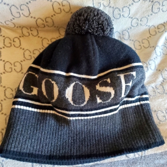 Canada Goose Beanie - Picture 1 of 7